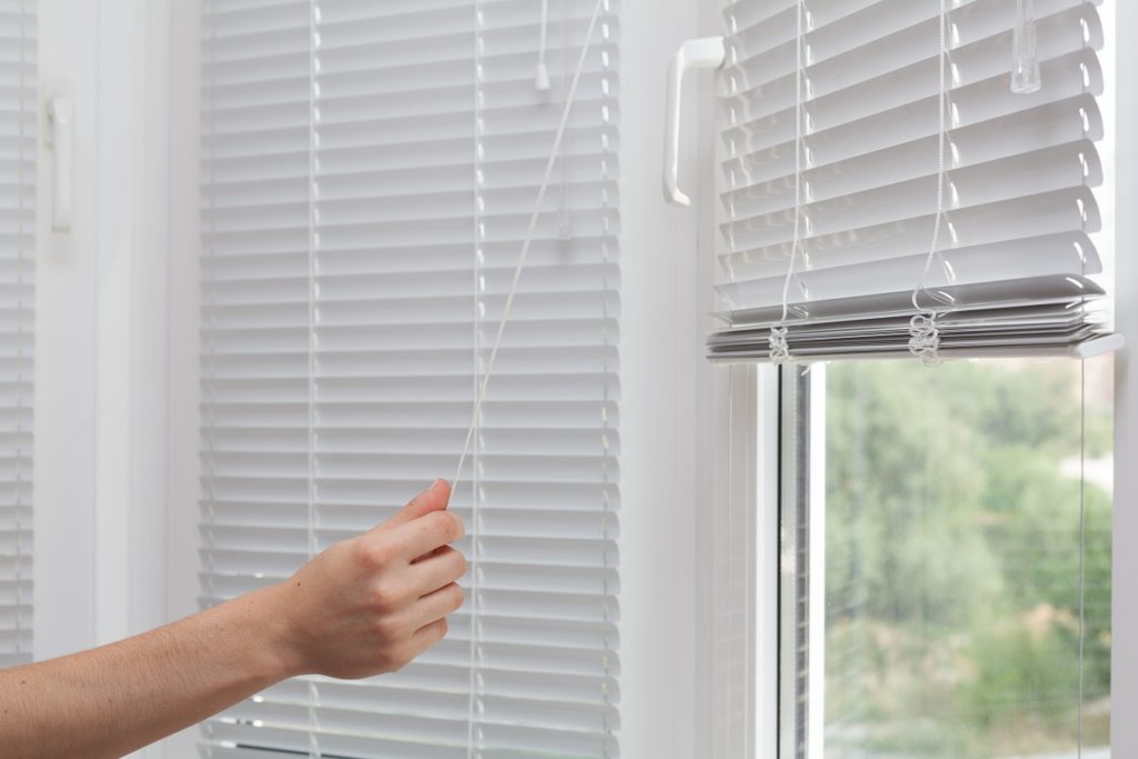 closing blinds